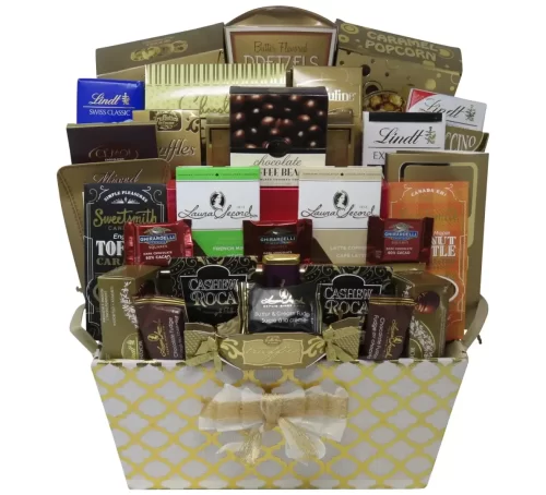 Find superbe chocolate gift baskets such as this from Montpetit Creations. Free delivery in Montreal, Laval, and the West Island. | Un panier cadeau chocolats délicieux, parfait comme cadeau pour groupe. Livraison gratuite a Montreal, Laval, Brossard, et Longueuil.