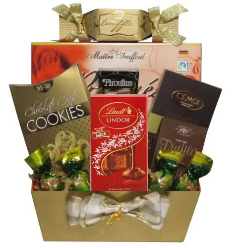 Panier cadeau Montreal Chocolats. Un ravissant panier rempli de chocolats premium. | Gift baskets Montreal Chocolate. A delightful baskets filled with premium chocolates. Montpetit Creations.