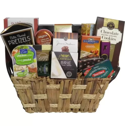 Un panier cadeau gourmands remplis de fromage, de pâté, de craquelins et de chocolats fins. Livraison gratuite Montréal et le Québec. | We have gourmet gift baskets that are filled with cheese, pâté, crackers, and fine chocolates. Free delivery Montreal - Brossard - Laval, and Quebec.