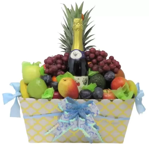 Trouvez un panier cadeau de fruits comme celui-ci remplis de fruits frais chez Montpetit Créations. Livraison gratuite à Montréal, Brossard et Laval. | Find fruit gift baskets like this one filled with fresh fruit at Montpetit Creations. Free delivery to Montreal, Brossard, and Laval.