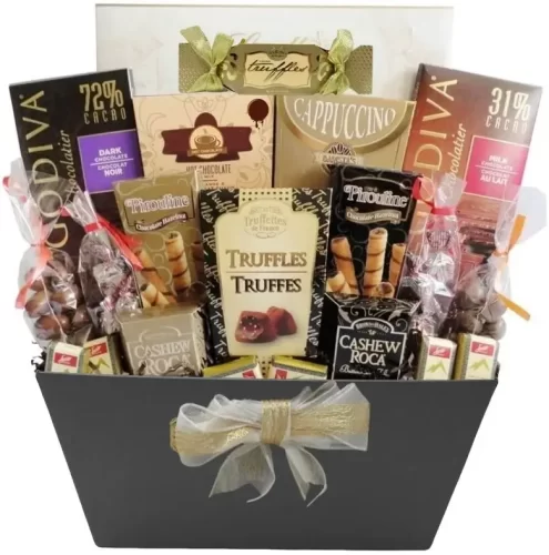 Rempli de toutes sortes de friandises décadentes, ce panier cadeau chocolats fait un excellent cadeau. Livraison Montreal, le Quebec et Ontario. | We have a great variety of chocolate gift baskets that make gift giving easy. Delivery to Montreal, Quebec, and Ontario. Montpetit Creations.